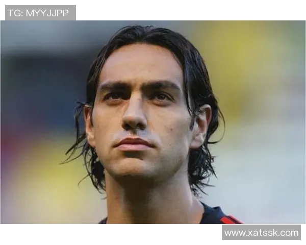 传奇中场内斯塔足球艺术装饰画展现优雅与技术的完美融合